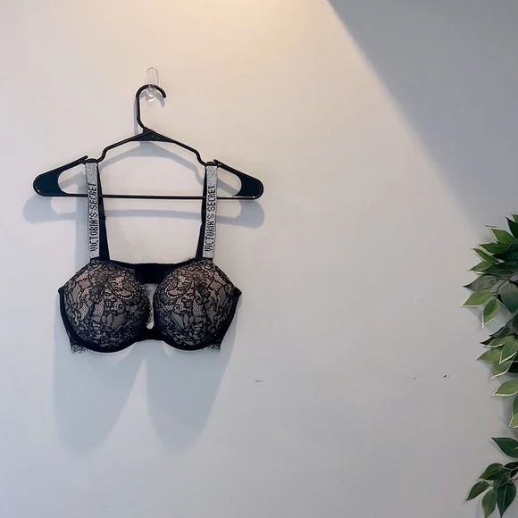 ❌SOLD❌Victorias Secret Very Sexy Holiday Push Up Bra - Picture 2 of 6